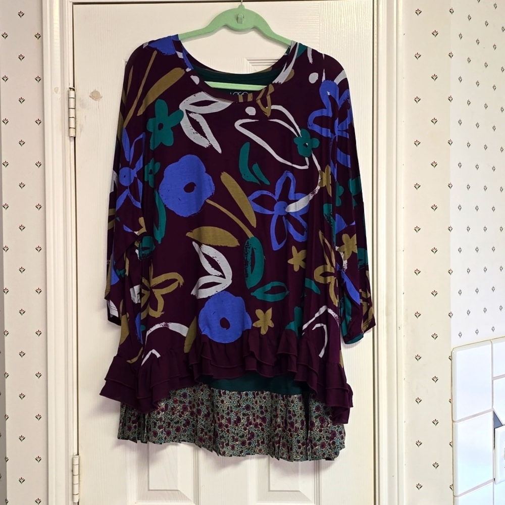 Brand New Floral Tunic by LOGO/Laurie Goldstein. Size 1X 2 Pieces. Top and Tank.